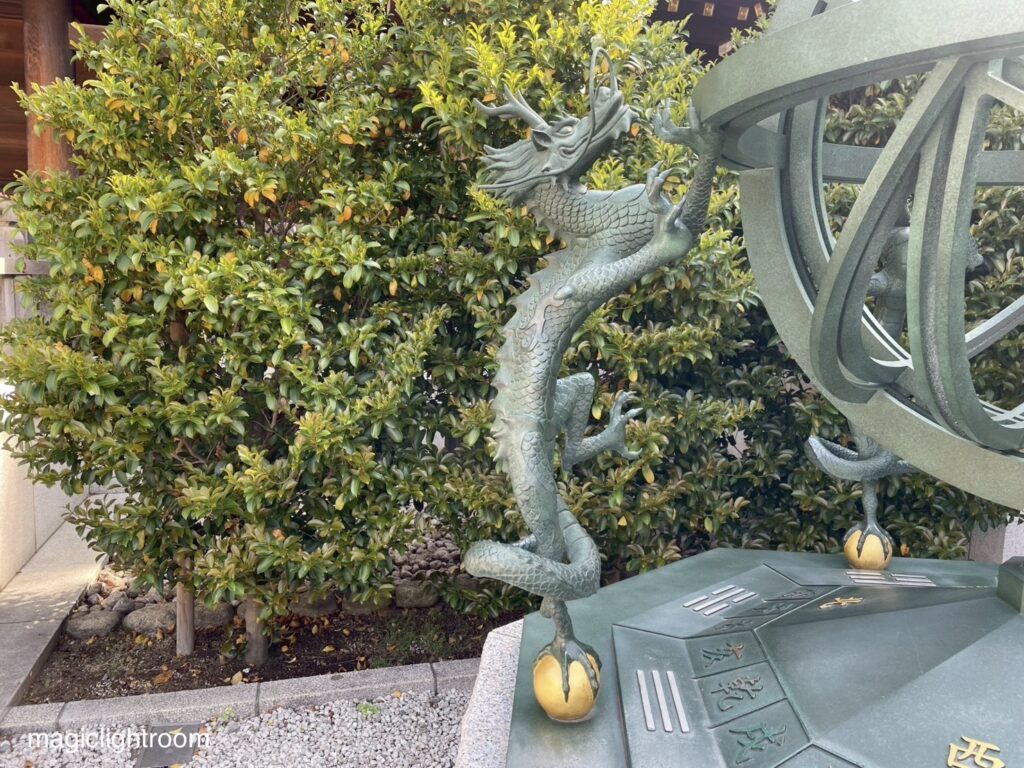 寒川神社 渾天儀の龍神さま