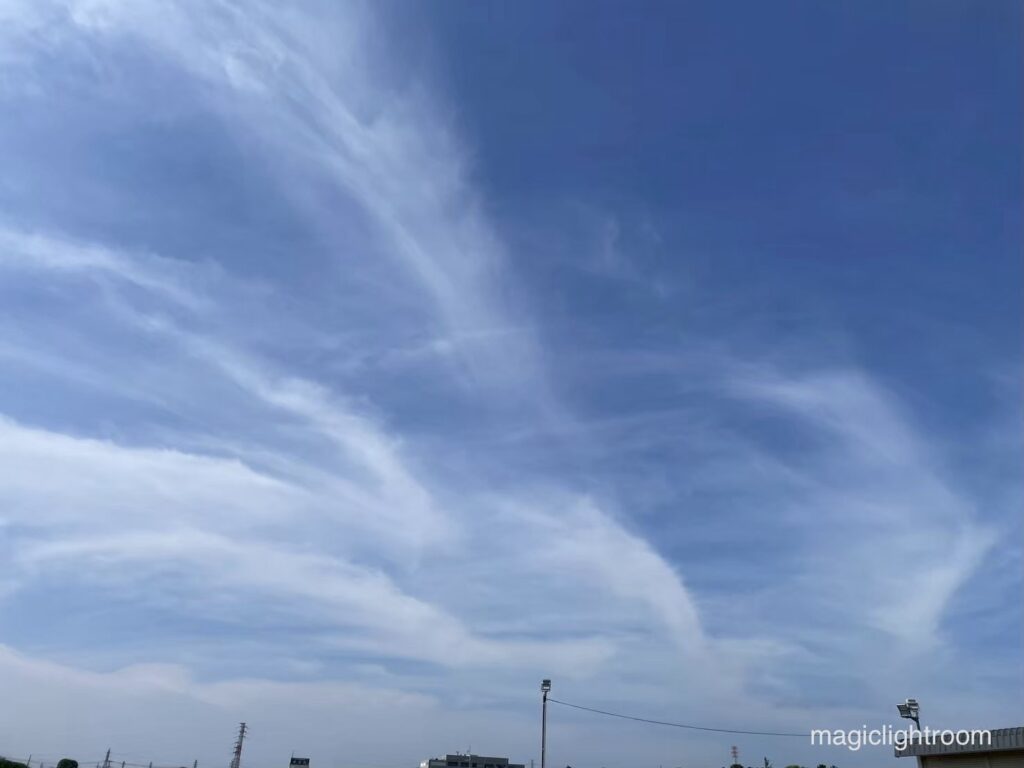 青空に白い雲