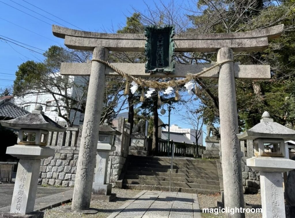 玉前神社の石造りの鳥居