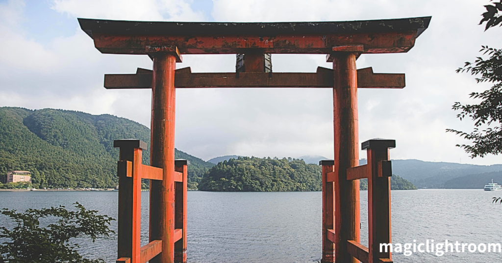 水辺の鳥居